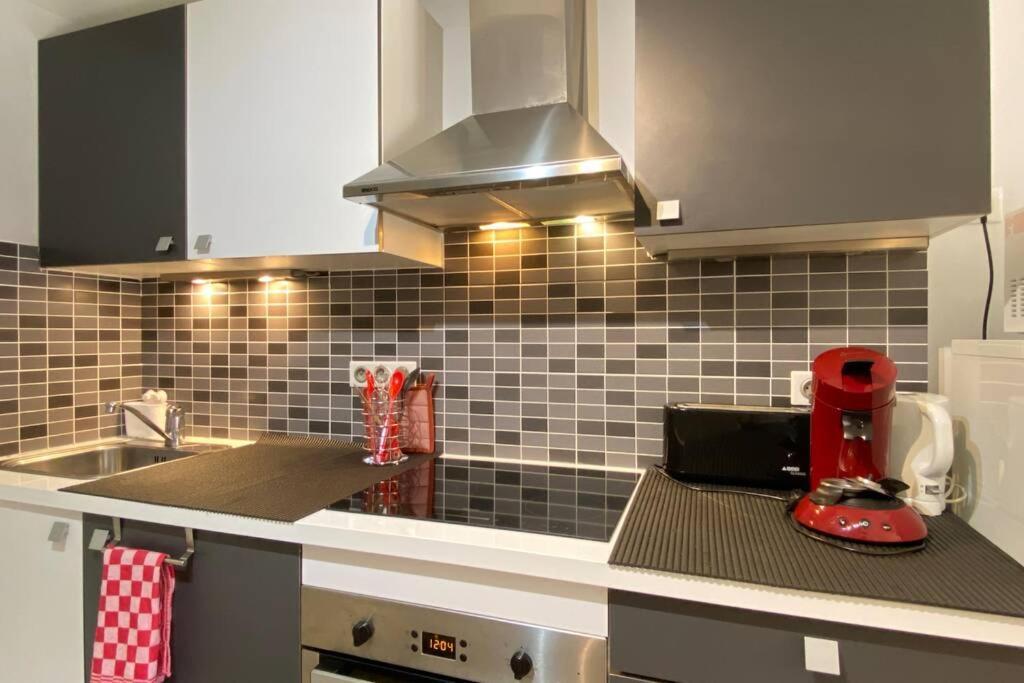 T2 Ensoleille. Terrasse Et Vaste Jardin Commun Apartment โกเตอเรต์ ภายนอก รูปภาพ