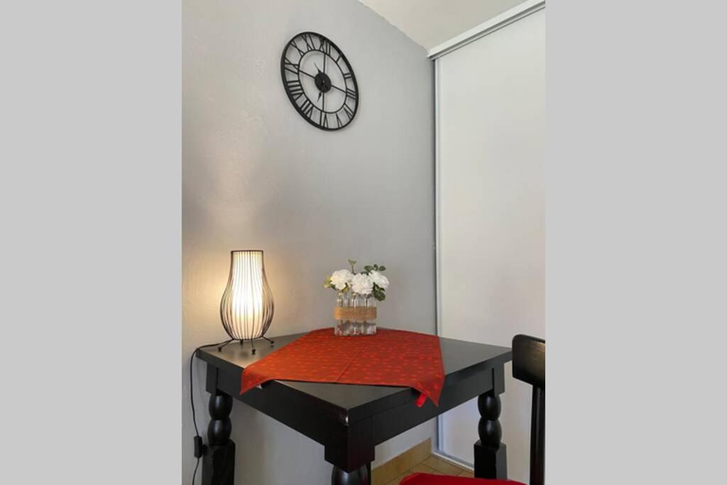 T2 Ensoleille. Terrasse Et Vaste Jardin Commun Apartment โกเตอเรต์ ภายนอก รูปภาพ